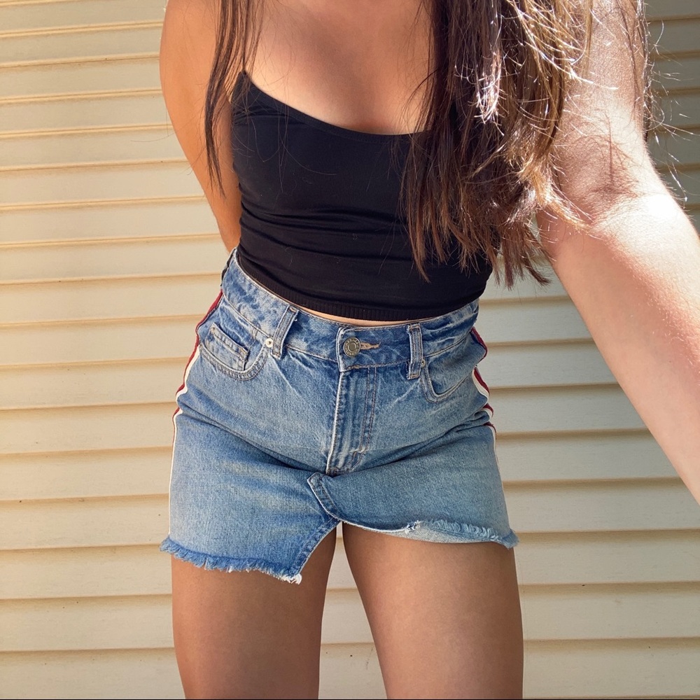 Super cute vintage Denim (Jean) Garage skirt 🌼